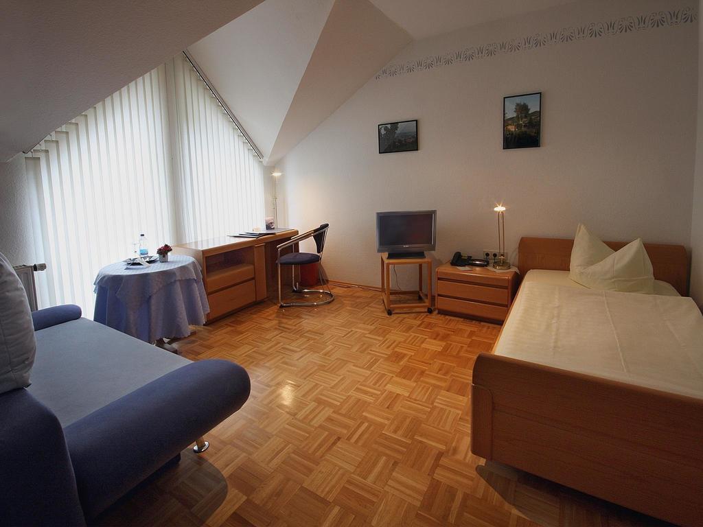Zwingenberg  Hotel Garni Zur Bergstrasse الغرفة الصورة