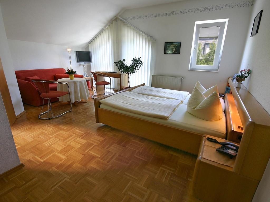 Zwingenberg  Hotel Garni Zur Bergstrasse الغرفة الصورة